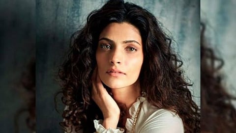 Actress  Saiyami Kher batting video viral Indian businessmen said she is best batsman than Rohit Sharma
