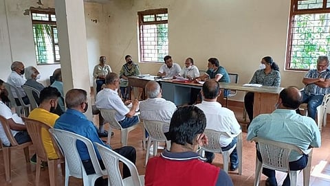  वेलसांव पाली ईर्सोशी ग्रामसभेत उपस्थित ग्रामस्थ व पंच सदस्य.