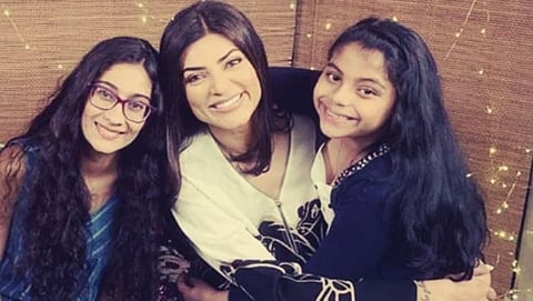 Those 7 celebs who are fulfilling the responsibility of parents without getting married 