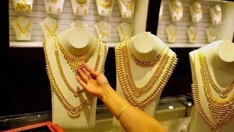Gold price on hike today effect of Covid- 19 new variant 