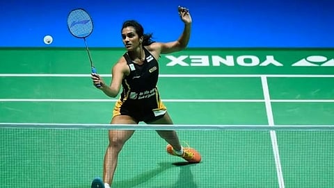 भारताची स्टार खेळाडू पीव्ही सिंधूला (PV Sindhu) इंडोनेशिया खुल्या बॅडमिंटन स्पर्धेच्या (Indonesia Open Badminton Tournament) उपांत्य फेरीत पराभवाला सामोरे जावे लागले आहे. 