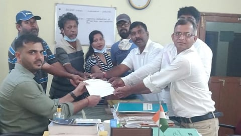 डिचोली बाजार संकुलाबाबत काँग्रेसतर्फे डिचोली पालिकेला निवेदन दिले 