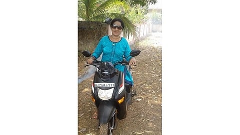 Self-Reliant Women दुचाकी शिकणे म्हणजे स्वावलंबनच..!