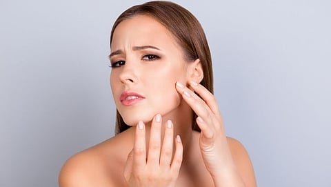 Winter Care Tips: ड्राय स्कीनची समस्या दूर करण्यासाठी 'या' 5 तेलांचा करावा वापर  