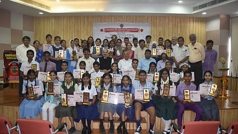 Goa Students  सम्राट क्लबच्या 'या' महान कार्यात विद्यार्थ्यांना स्फूर्ती मिळते - प्रशांत जोशी