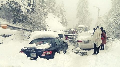 Snowfall wreaks havoc in Pakistan's hill station 