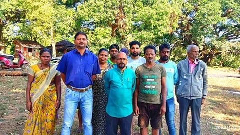 Goa IIT Update: शेळ मेळावली येथील सातेरी देवस्थानात आज पत्रकार परिषदेत बोलताना शंकर नाईक  व  मेळावली ग्रामबचाव आंदोलन समितीचे समन्वयक शशिकांत सावर्डेकर व इतर पदाधिकारी