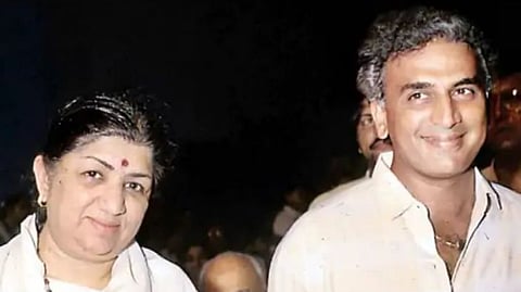 Lata Mangeshkar with Sunil Gavaskar 