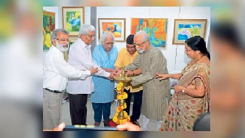 वेंगुर्लेकर फाईन आर्ट केंद्राचे उद्‌घाटन करताना ‘पद्मश्री’ 
प्रसाद सावकर.