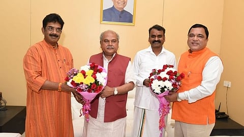 प्रदेशाध्यक्ष सदानंद शेट तानावडे आणि भाजपचे नेते माविन गुदिन्हो यांनी स्वागत केले. 