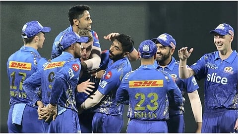 ipl 2022 mumbai indians not united as team feels chris lynn 