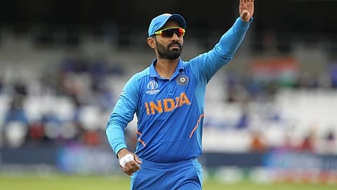 Dinesh Karthik| Sunil Gavaskar

