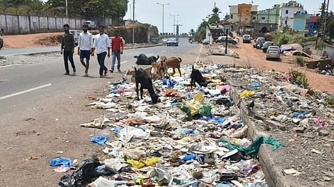 Increase in waste and parking problems on Verna-Mormugao National Highway
