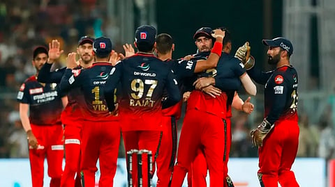 ipl 2022 dinesh karthik of royal challengers bangalore has been reprimanded for breaching ipl code of conduct against lucknow super giants