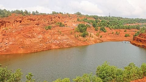 उपसा बंद झाल्‍याने लामगाव परिसरातील एका खंदकात पावसाळ्‍यापूर्वीच भरलेले पाणी