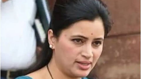 loudspeaker row navneet rana released from mumbai s byculla jail on the 12th day premature release