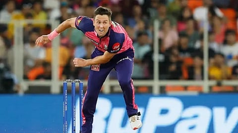 trent boult gifts his jersey to a fan after rajasthan royals qualify for ipl 2022 final