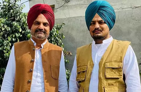 Sidhu Moose Wala: सिद्धू मुसेवालाच्या हत्येत त्याच्या मित्रांचा हात? मुसेवालाच्या वडीलांचा दावा 
