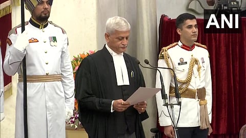 Justice Uday Umesh Lalit takes oath as The Chief Justice of India at Rashtrapati Bhavan in the presence of President Droupadi Murmu