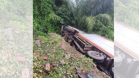 A fish carrying truck fell down from the bridge in cuncolim goa