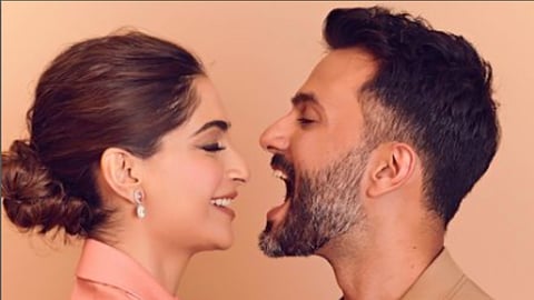 Sonam Kapoor Baby Boy: सोनम कपूरच्या घरी श्रीकृष्ण जन्मला  
