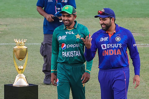 Ind Vs Pak: नाणेफेक जिंकून पाकिस्तानचा गोलंदाजीचा निर्णय, भारताची अशी आहे प्लेईंग ईलेव्हन 
