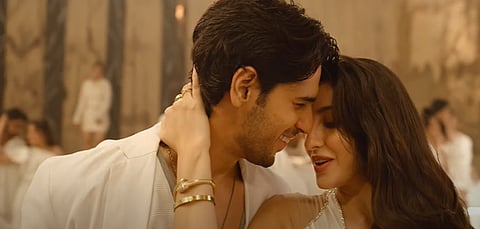 Manike Song: 'थँक गॉड'चे 'मनिके' गाणं प्रदर्शित; नोरा, सिद्धार्थची अफलातून केमिस्ट्री
