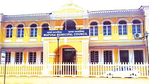 Mapusa Municipality: इंटरनेट केबल्स कापल्या, फटका म्हापसा पालिकेला! लाखोंच्या महसुलावर पाणी; गोमंतकीयांना नाहक त्रास 