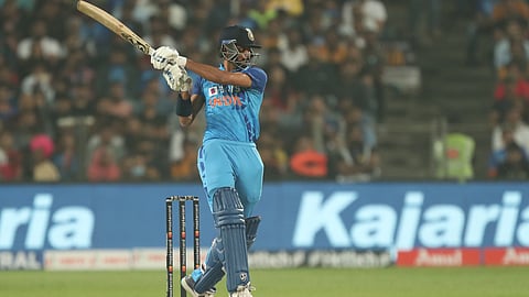 Axar Patel 3 consecutive sixes