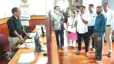 Surprise inspection By Chairperson Damodar Shirodkar In Margao Municipal Council