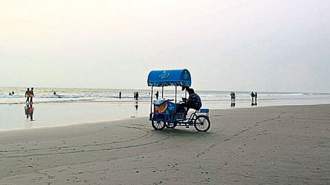 ice cream seller On Arambol Beach