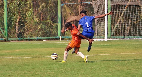 Professional Football League 2024: सामन्याच्या तिसऱ्याच मिनिटास मॅक्सन लोपिस याने गार्डियन एंजल क्लबला आघाडी मिळवून दिली. ३७व्या मिनिटास प्रतिस्पर्धी खेळाडू लिव्हन क्लेमेंत याच्या स्वयंगोलमुळे एफसी गोवाने बरोबरी साधली.