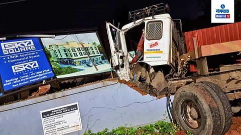  trailer truck Accident At Old Goa