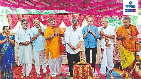 Former MP Adv. Narendra Savaikar