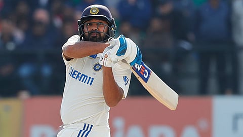 Rohit Sharma Century: धरमशालेत हिटमॅनचं विक्रमी शतक; कोच द्रविडची बरोबरी, तर युनिवर्स बॉसलाही टाकलं मागे