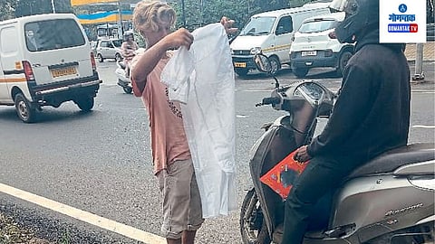Margao monir student sell rainy material to live life took education along with