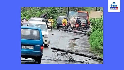 Pole Collapses At Lakhere Bicholim: खांब रस्त्यावर आडवे झाल्याने लाखेरे येथील मुख्य रस्त्यावरील वाहतुकीवर परिणाम झाला