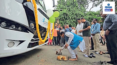 Mobile Cancer Diagnosis Van inaugrated By Shripad Naik, Vishwajit Rane
