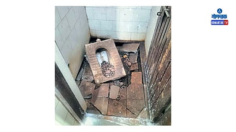 Zuarinagar Public Toilets: या शौचालयांची दुरुस्ती करण्यात यावी अशी मागणी होत आहे