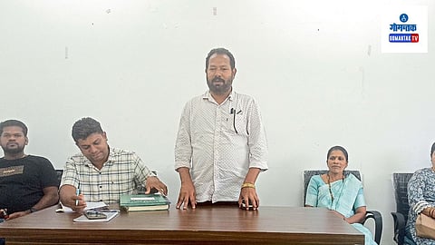 Sonshi Village: खाण कंपनीच्या गाड्यांचा वावर वाढल्यामुळे रस्ता उद्‍ध्वस्त