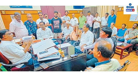 New Market Vendors Association: विक्रेते मडगावमधील सर्व रस्ते व्यापून टाकतात यामुळे पादचाऱ्यांनाही चालण्यास त्रास होत असल्याचे या शिष्टमंडळाने नगराध्यक्षांच्या नजरेस आणून दिले.