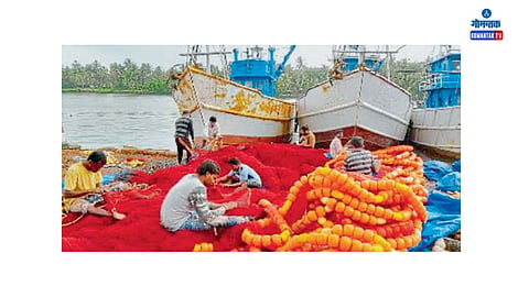 Fisherman In Salcete: मच्छीमार जाळ्याची तपासणी व जुळवाजुळव करू लागले आहेत; परप्रांतीय मजूरसुद्धा गावांतून परतू लागले आहेत