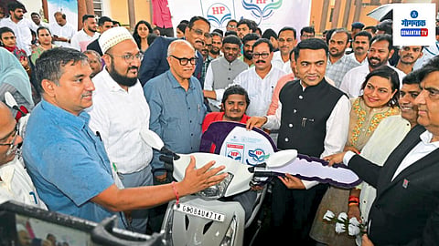 Hindustan Petroleum Corporation Limited: सामाजिक बांधिलकी उपक्रमाखाली दिव्यांग व्यक्तींसाठी निओ फ्लाय आणि निओ बोल्ट कंपनीच्या इलेक्ट्रिक टू-व्हीलरचे वाटप 