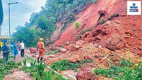 Cortalim Junction: अग्निशमन दलाने युद्धपातळीवर काम करून तिन्ही दुचाकी बाहेर काढल्या