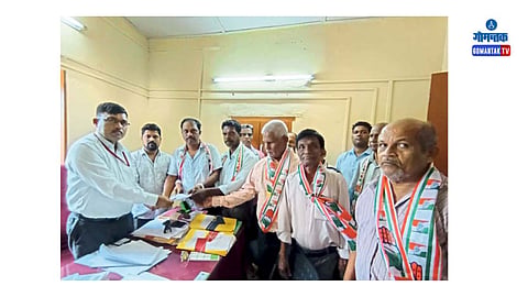 Mandrem Congress: अधिकारी गावस यांनी हे खड्डे दिवसांत बुजविण्यात येतील असे आश्वासन दिले