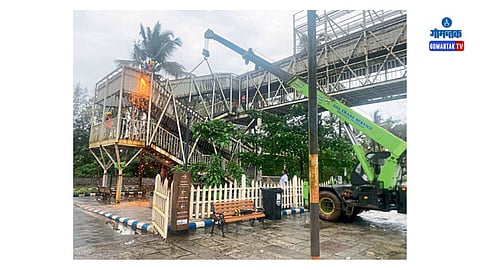Miramar Over Head Bridge: लोखंडी असलेला हा पूल गॅस कटरच्या साह्याने कापून काढण्यात आला