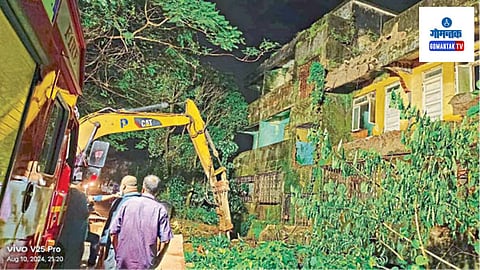 Panjim Old Building Demolition: इमारत पाडण्याचे काम सुरू असल्याने सांतिनेज ते आल्तिनो मार्गावरील वाहतूक बंद करण्यात आली होती