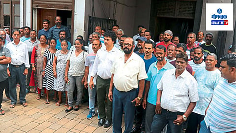 Goa LED Fishing: सदर निवेदन रापणकार, छोटी बोटधारक मच्छिमारांच्यावतीने मच्छिमार खात्याच्या संचालकांना सादर करण्यात आले