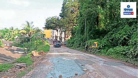 Goa Roads: सरकारला जाग आली असून सार्वजनिक बांधकाम खात्याने  रस्त्यांवरील खड्डे दुरुस्ती व पॅचअप करण्यासाठी आक्रमक मोहीम सुरू केली आहे