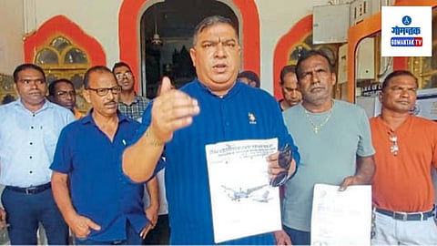 Quelossim Taxi Drivers:  केळशी येथील टॅक्सी चालकांनी केळशीचे सरपंच डिक्सन वाझ यांच्यासह कोलवा पोलीस स्थानक गाठून बेकायदेशीर टूर ऑपरेटरवर करवाई करा अशी मागणी केली.